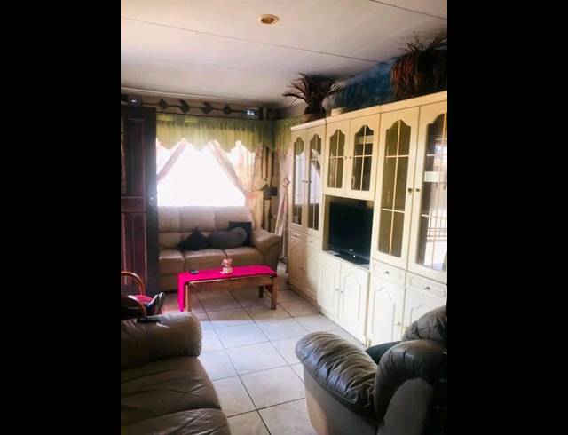 3 BEDROOM HOUSE FOR SALE IN TSAKANE EXT 5